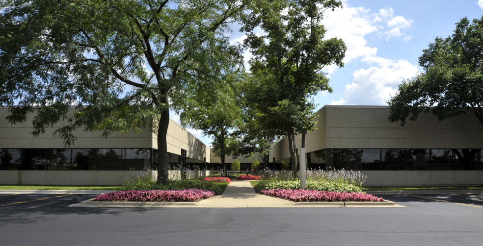 2505 S Finley Rd, Lombard, IL for sale - Building Photo - Image 1 of 15