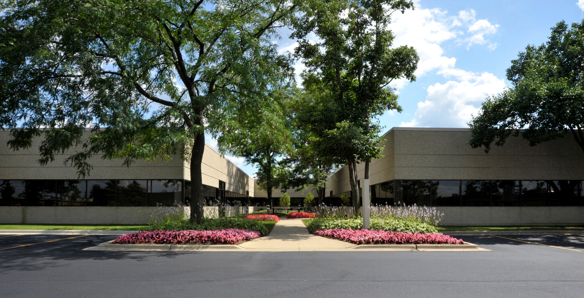 2505 S Finley Rd, Lombard, IL à louer Photo du bâtiment- Image 1 de 59