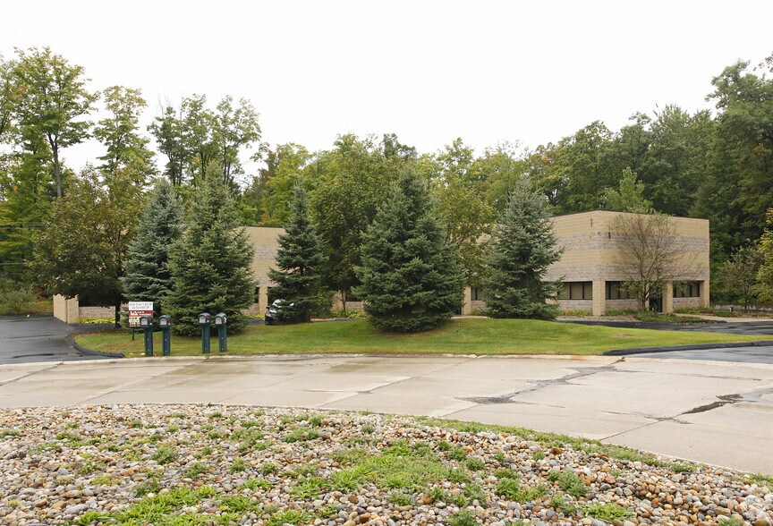 47677-47695 Avante Dr, Wixom, MI for lease - Primary Photo - Image 1 of 10