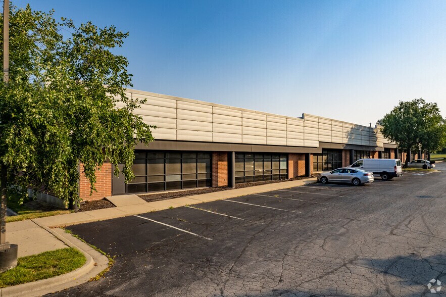 10400 Hickman Mills Dr, Kansas City, MO à vendre - Photo du bâtiment - Image 2 de 5