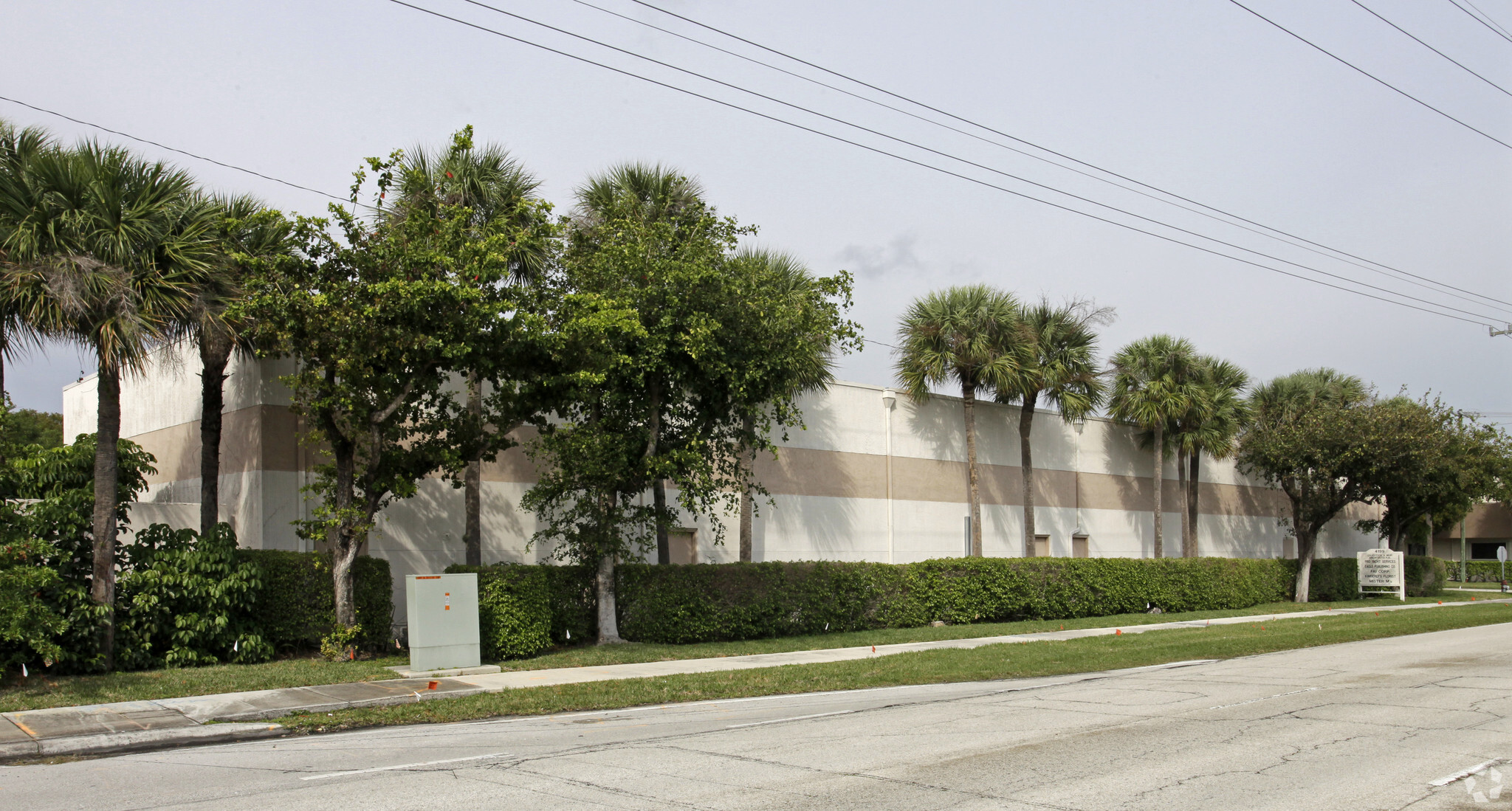 4199 N Dixie Hwy, Boca Raton, FL for lease Primary Photo- Image 1 of 18