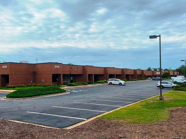 6665 Corners Industrial Ct, Peachtree Corners, GA for lease - Building Photo - Image 2 of 13