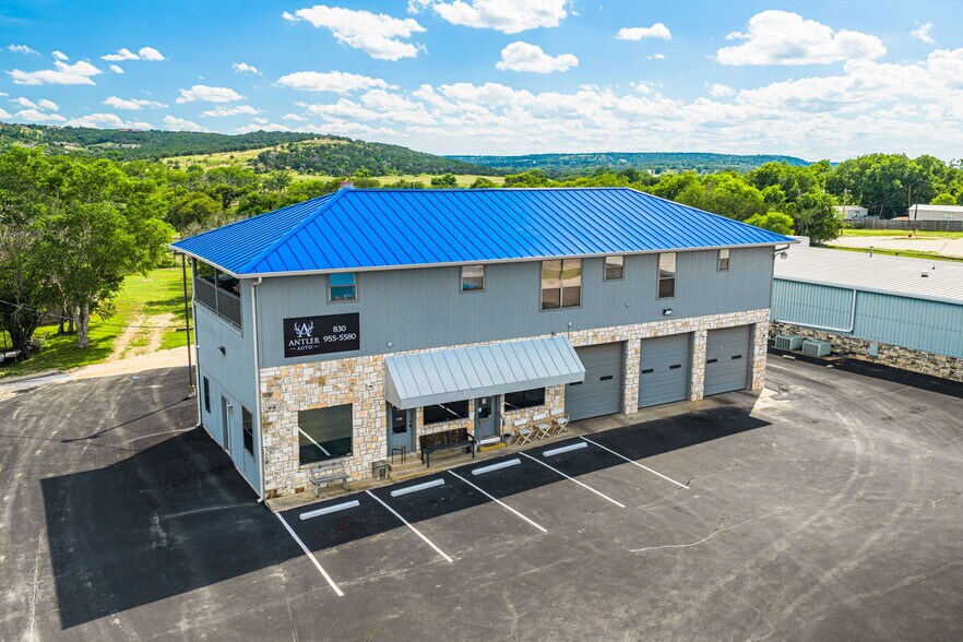 1903 Junction Hwy, Kerrville, TX à vendre - Photo du bâtiment - Image 2 de 30