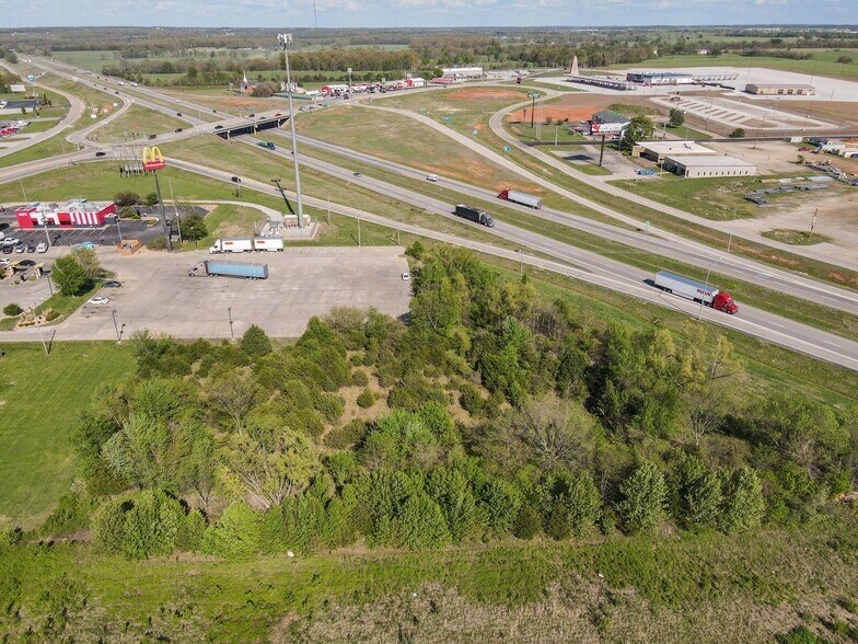 1017 Mt Vernon blvd, Mount Vernon, MO à vendre - Photo du bâtiment - Image 3 de 6