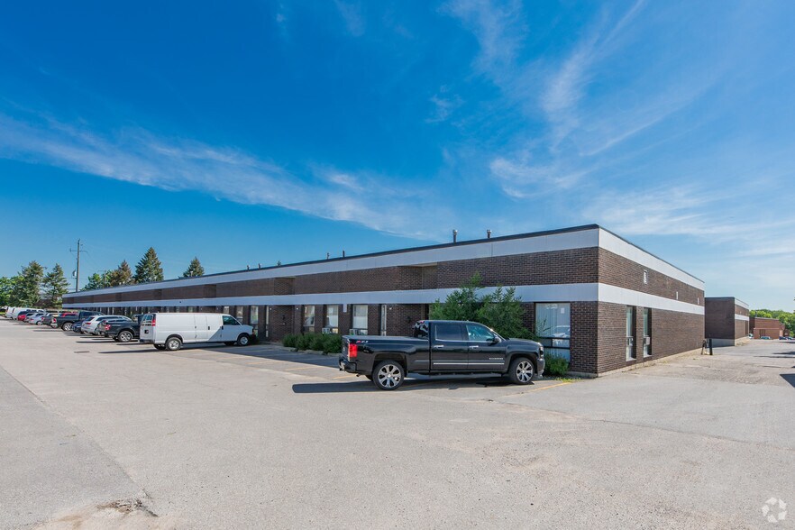 125-149 Dolomite Dr, Toronto, ON à louer - Photo du bâtiment - Image 2 de 2
