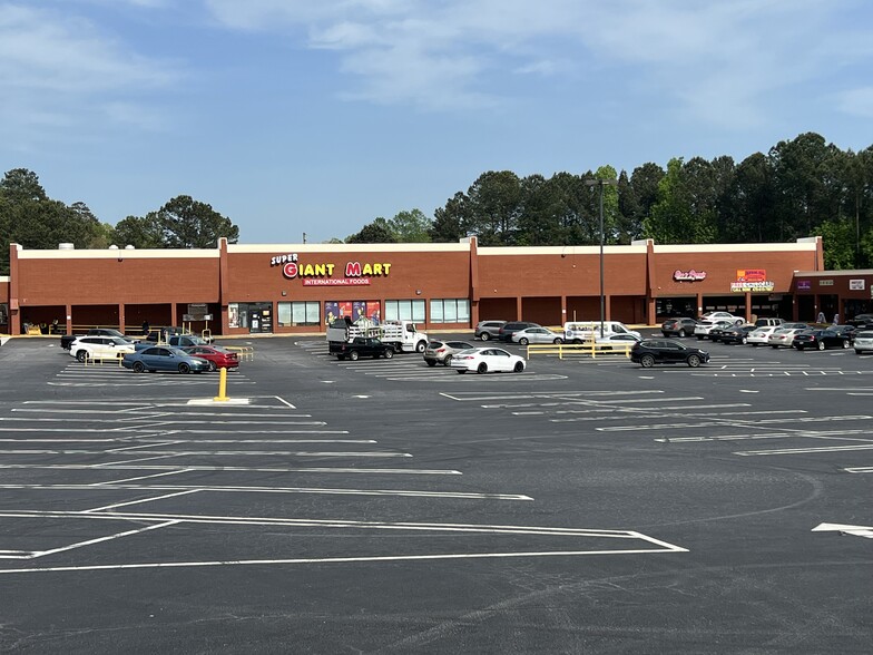 5658 Riverdale Rd, College Park, GA for lease - Building Photo - Image 1 of 4