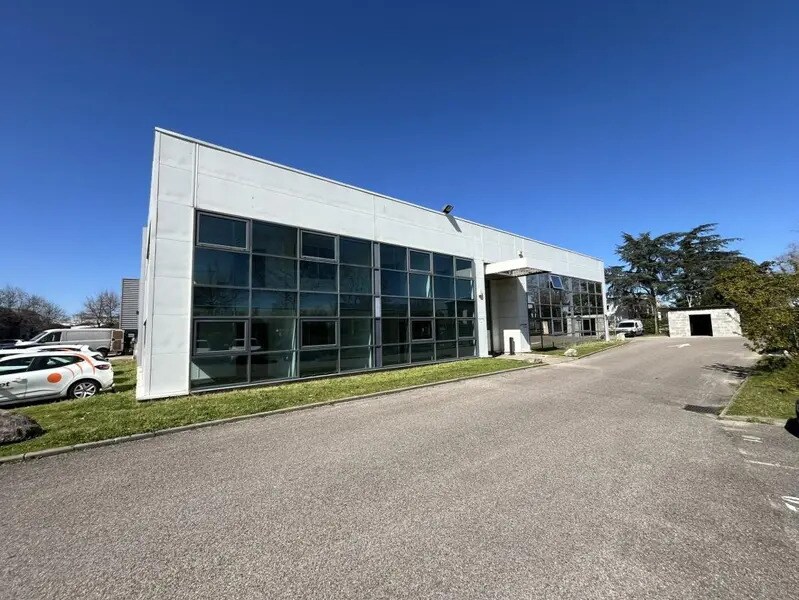 Flex in Décines-Charpieu for lease Building Photo- Image 1 of 21