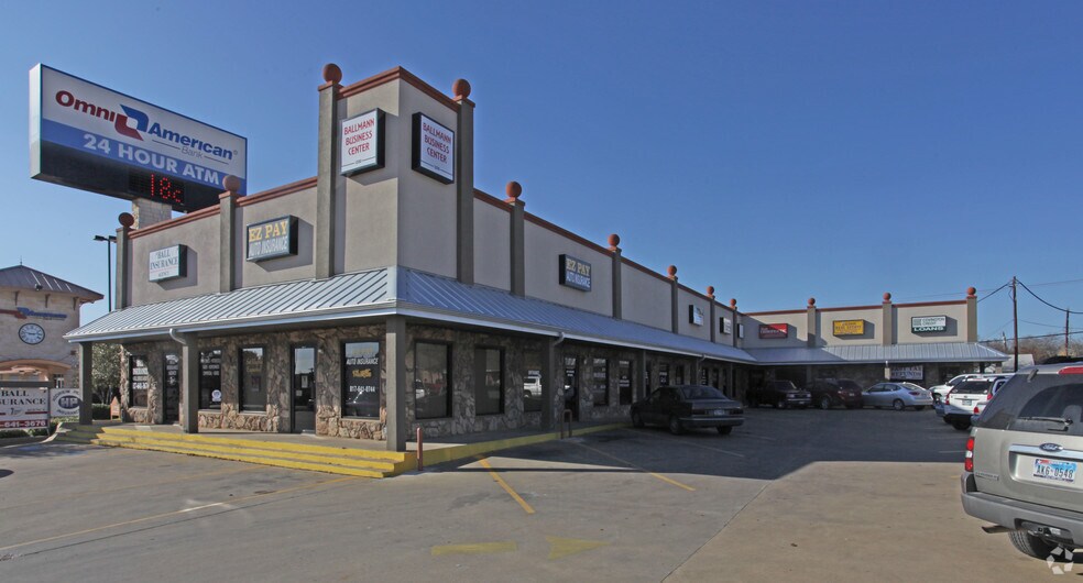 1200 W Henderson St, Cleburne, TX for lease - Primary Photo - Image 1 of 11