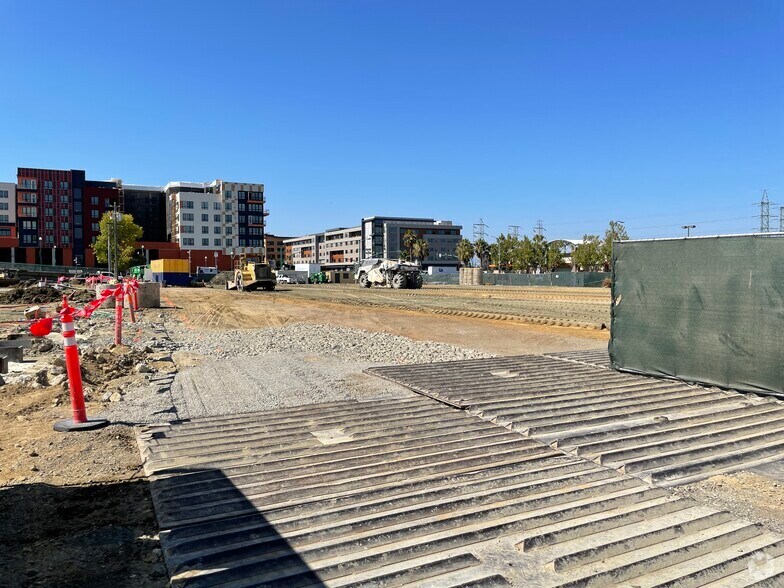 210 Adrian Rd, Millbrae, CA à louer - Photo du bâtiment - Image 2 de 3