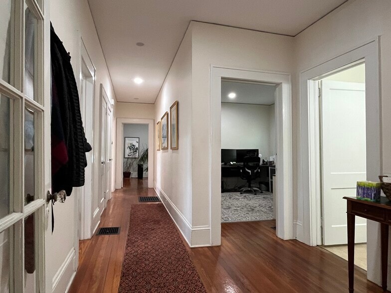 1130 Harding Pl, Charlotte, NC for lease - Building Photo - Image 3 of 8