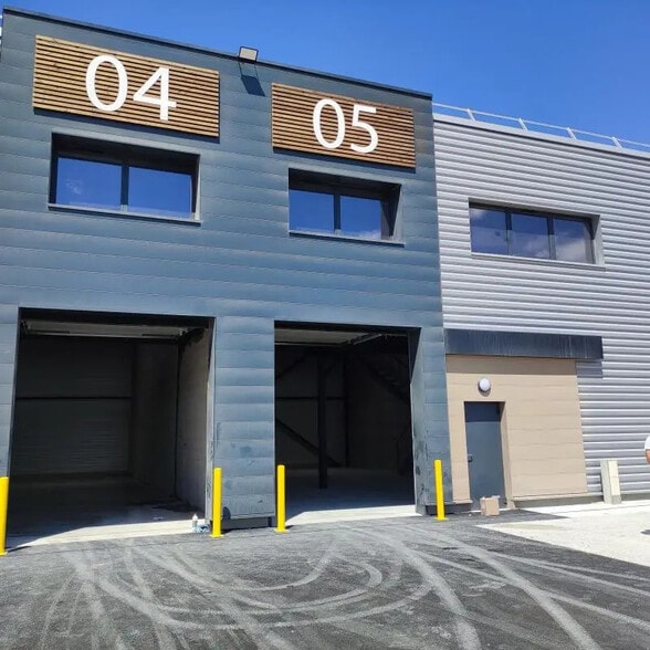 Flex in Meyreuil for lease - Building Photo - Image 2 of 8