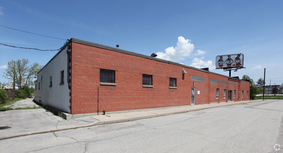 1216 Lawrence Ave, Toronto, ON à louer - Photo du bâtiment - Image 2 de 2
