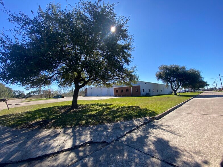 7030 Wespark Cir, Beaumont, TX à louer - Photo du bâtiment - Image 2 de 23