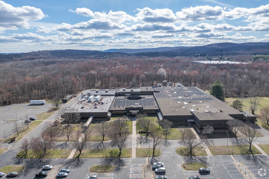 350 Knotter Dr, Cheshire, CT à louer - Aérien - Image 2 de 5