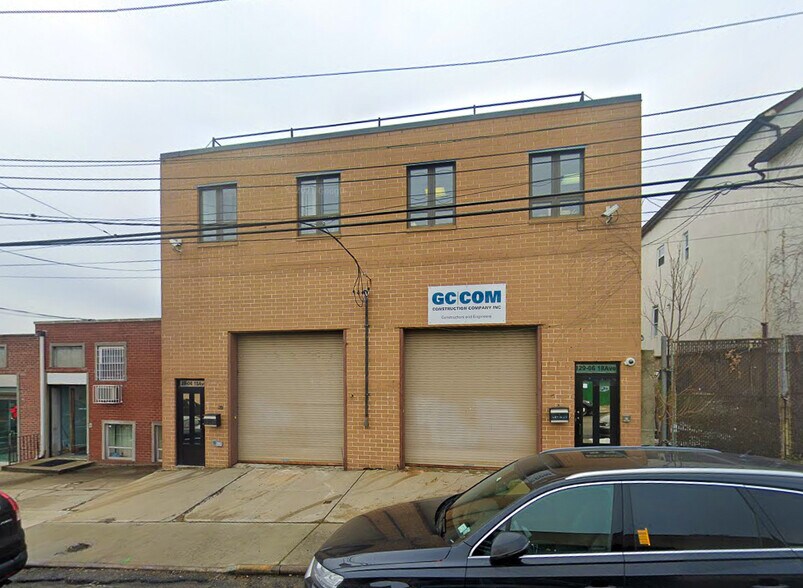 129-06 18th Ave, College Point, NY à vendre - Photo du bâtiment - Image 2 de 6