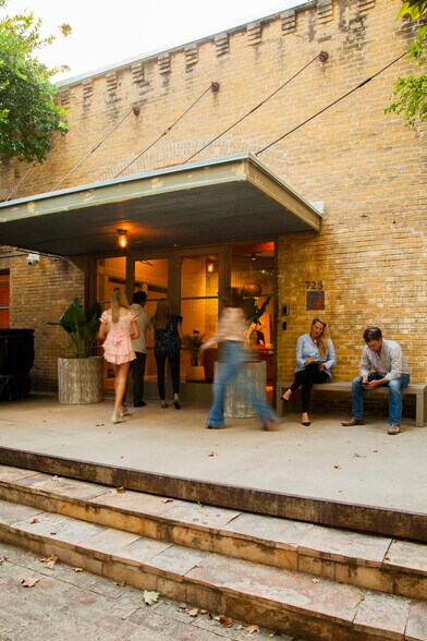 723 S Flores St, San Antonio, TX for lease - Building Photo - Image 2 of 47