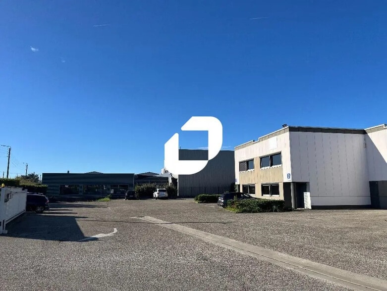 Office in Décines-Charpieu for lease - Building Photo - Image 2 of 38