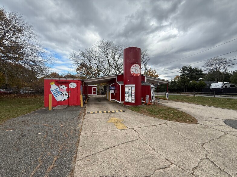 295 Lake Ave, Saint James, NY à louer - Photo du bâtiment - Image 1 de 18