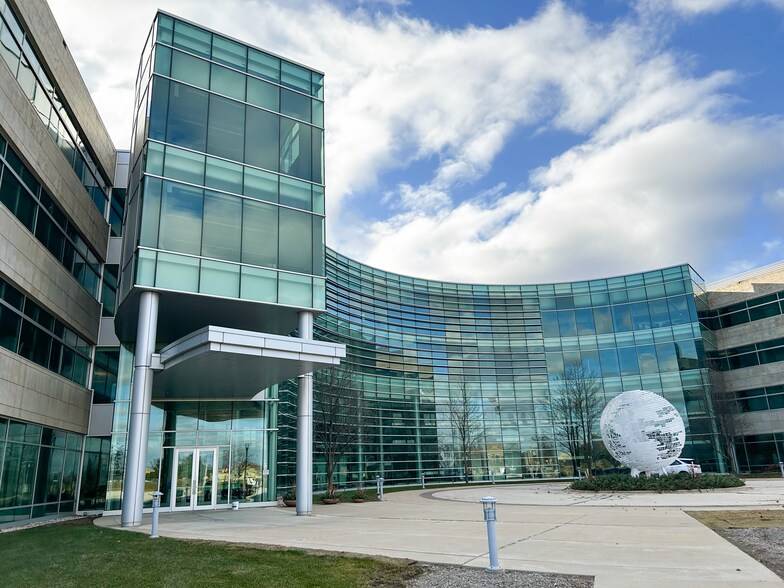 9900 W Innovation Dr, Wauwatosa, WI for lease - Building Photo - Image 1 of 1