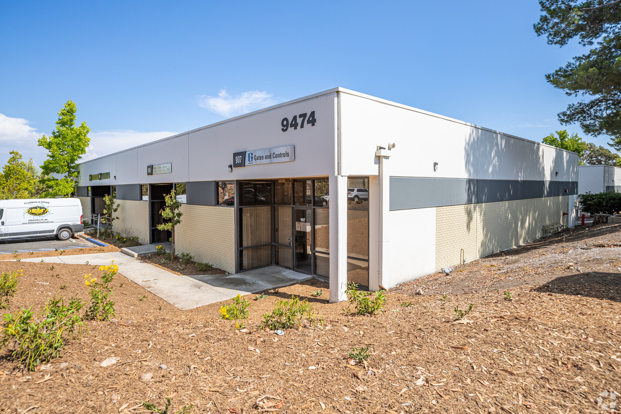 9474 Chesapeake Dr, San Diego, CA for lease Primary Photo- Image 1 of 5