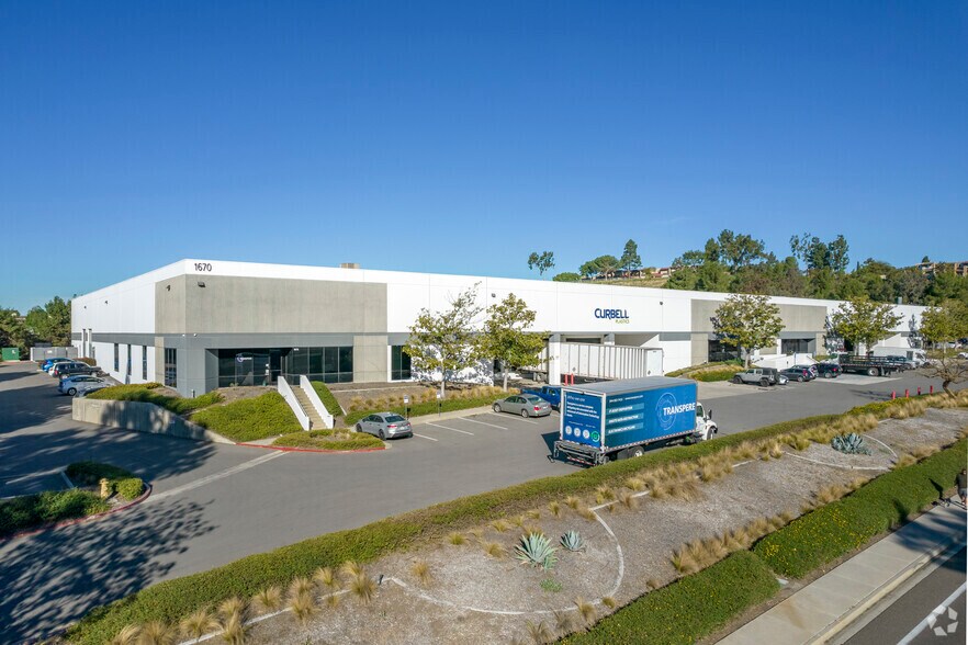 1690 Brandywine Ave, Chula Vista, CA à louer - Photo du bâtiment - Image 1 de 5