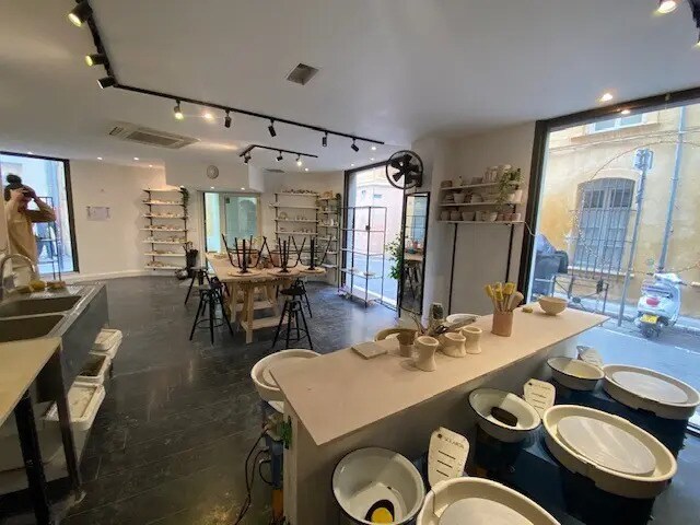 Flex in Aix-en-Provence for lease Interior Photo- Image 1 of 7