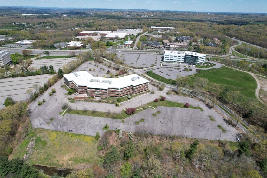 900 W Park Dr, Westborough, MA for lease - Building Photo - Image 3 of 5