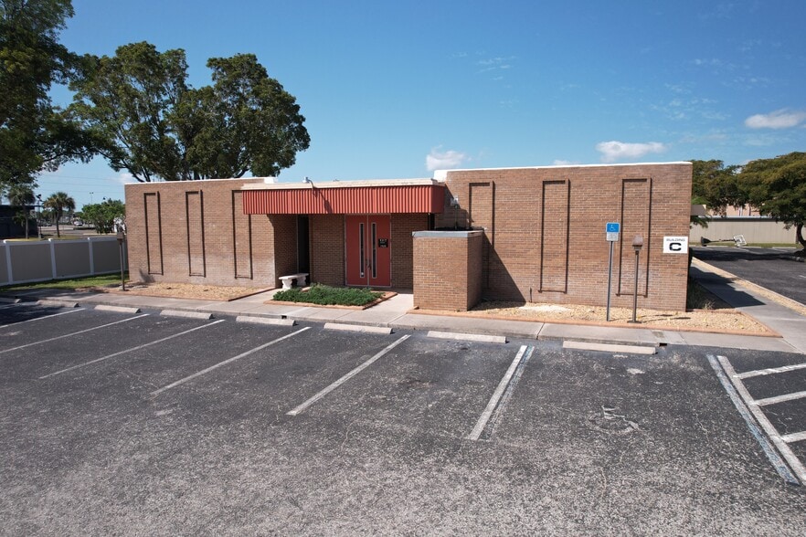 3900 Broadway, Fort Myers, FL for sale - Building Photo - Image 2 of 54