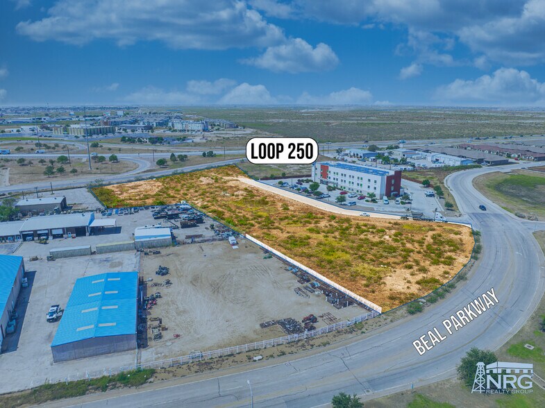 1900 Beal Pky, Midland, TX à vendre - Photo du bâtiment - Image 2 de 9
