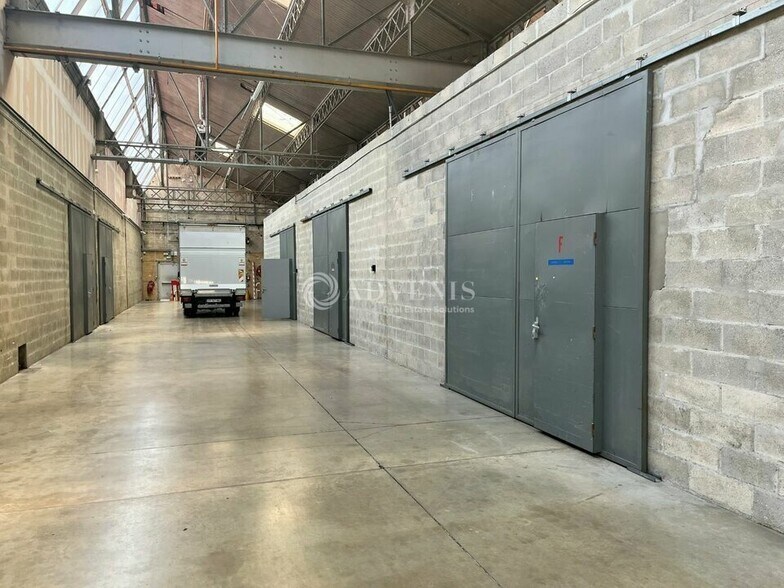 Flex dans Saint-Denis à louer - Photo du bâtiment - Image 2 de 12