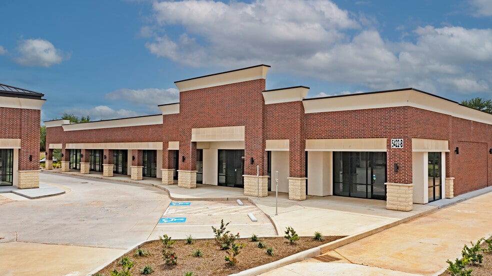Riverstone Retail Shopping Center portfolio of 2 properties for sale on LoopNet.ca - Building Photo - Image 3 of 9