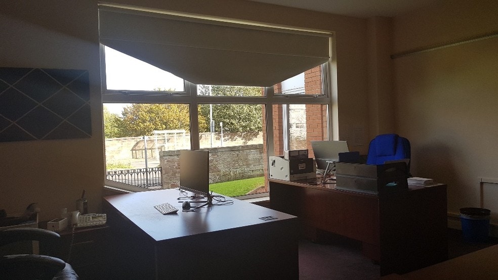8 Caird Park, Hamilton for lease - Interior Photo - Image 3 of 7