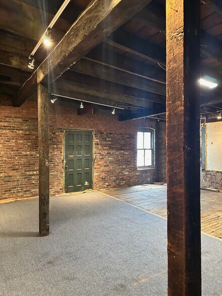 507 Tripoli St, Pittsburgh, PA à vendre - Photo du bâtiment - Image 2 de 22