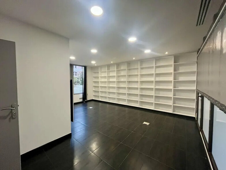 Bureau dans Aix-en-Provence à louer - Photo intérieure - Image 2 de 8