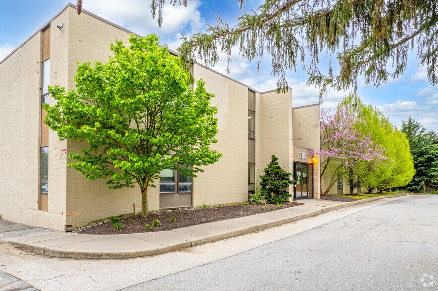 208 Welsh Pool Rd, Exton, PA à louer - Photo du bâtiment - Image 2 de 6