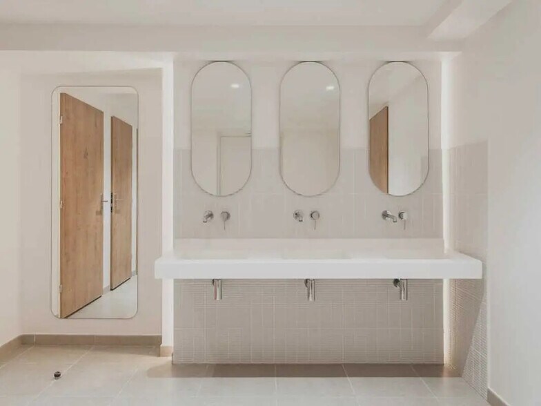 12-16 Rue Versigny, Paris for sale - Interior Photo - Image 3 of 4