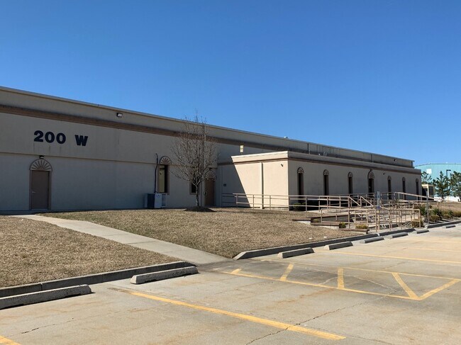 Plus de détails pour 200 W Parkway Dr, Egg Harbor Township, NJ - Industriel à louer