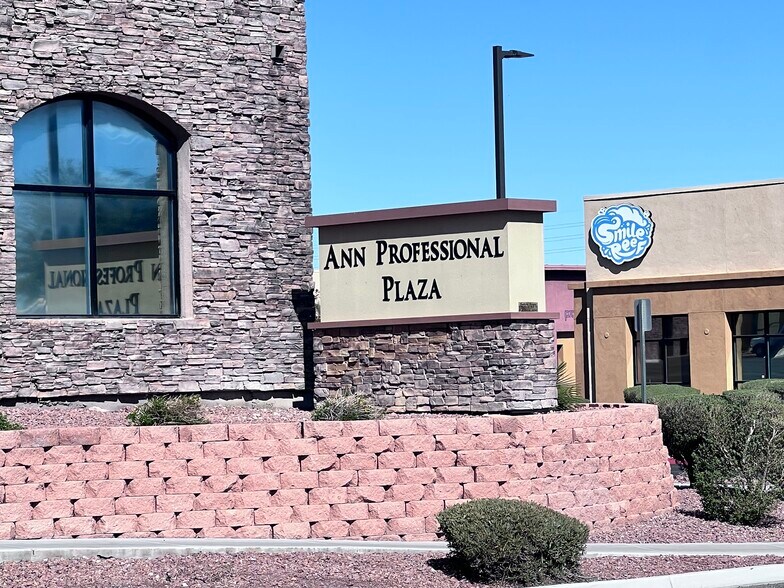 3890 W Ann Rd, North Las Vegas, NV à vendre - Photo du bâtiment - Image 2 de 18
