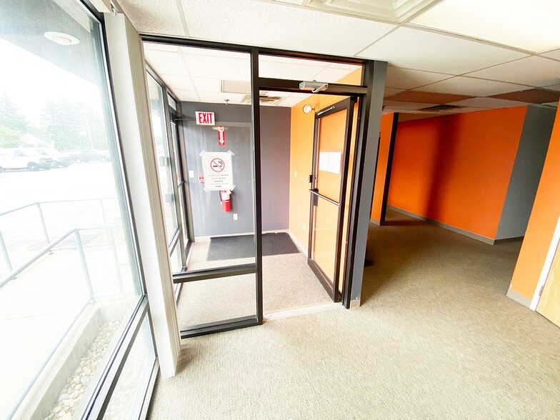 248 Sheep Davis Rd, Concord, NH for lease - Interior Photo - Image 2 of 10