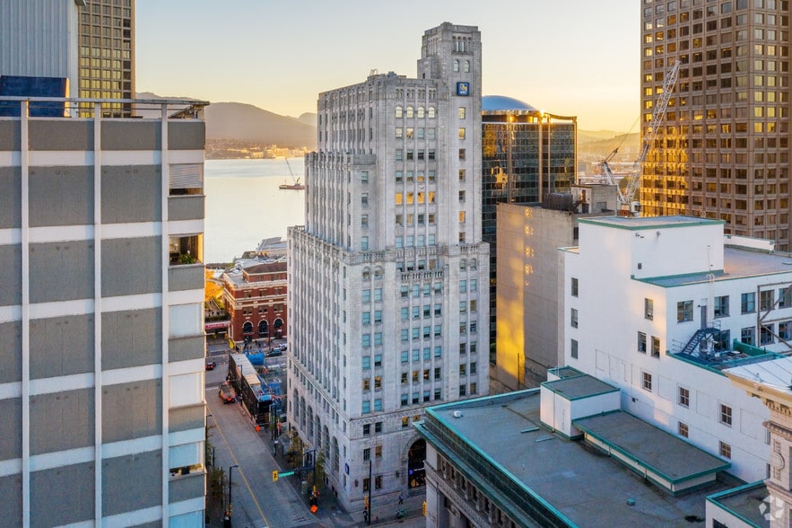 675 Hastings St W, Vancouver, BC à louer - Photo du bâtiment - Image 2 de 7