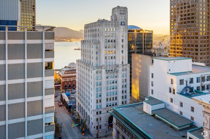 675 Hastings St W, Vancouver, BC à louer - Photo du bâtiment - Image 2 de 7
