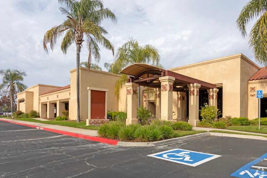 1351 E Spruce Ave, Fresno, CA for lease - Primary Photo - Image 1 of 4