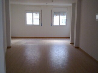 Plus de détails pour Multi-résidentiel à vendre