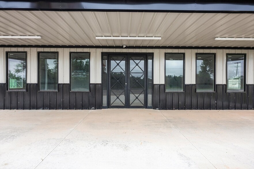 7725 NE 23rd St, Oklahoma City, OK for lease - Building Photo - Image 2 of 10