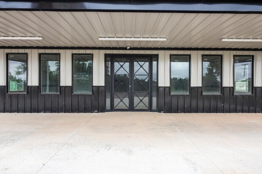 7725 NE 23rd St, Oklahoma City, OK à louer - Photo du bâtiment - Image 2 de 10