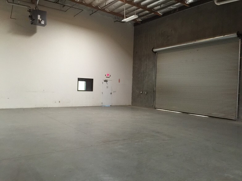 124 E Avenue K8, Lancaster, CA à vendre - Photo du bâtiment - Image 3 de 5