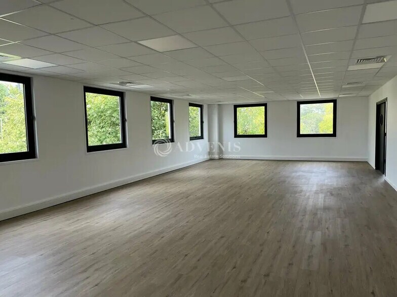 Bureau dans Lisses à louer - Photo intérieure - Image 2 de 5