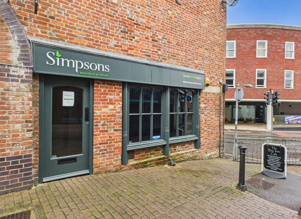 52 Market Pl, Wantage for lease Building Photo- Image 1 of 9