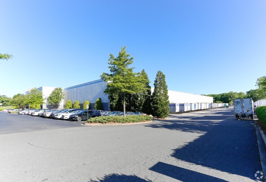 5901 Long Creek Park Dr, Charlotte, NC à louer - Photo du bâtiment - Image 3 de 12