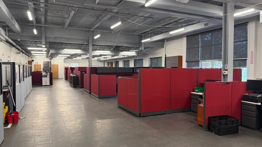 505 Acorn St, Deer Park, NY à vendre - Photo du bâtiment - Image 3 de 11